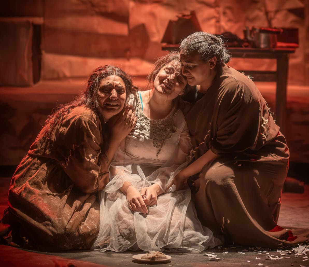 خبز بلون الرماد والعادلون ضمن عروض نوادي المسرح بالإسكندرية